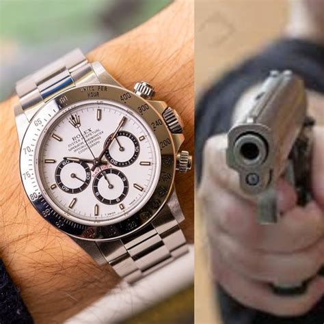 rapina rolex foggia|La banda del Rolex colpisce ancora a Roma: rapina con la pistola .